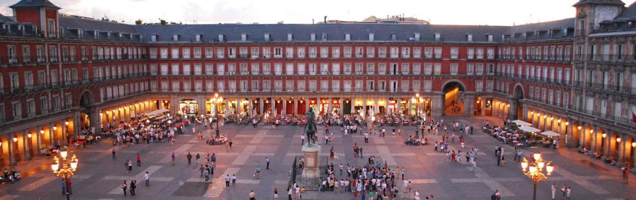 Bed and Breakfast La Reina De Gran Via - Parking Tph Madrid Esterno foto