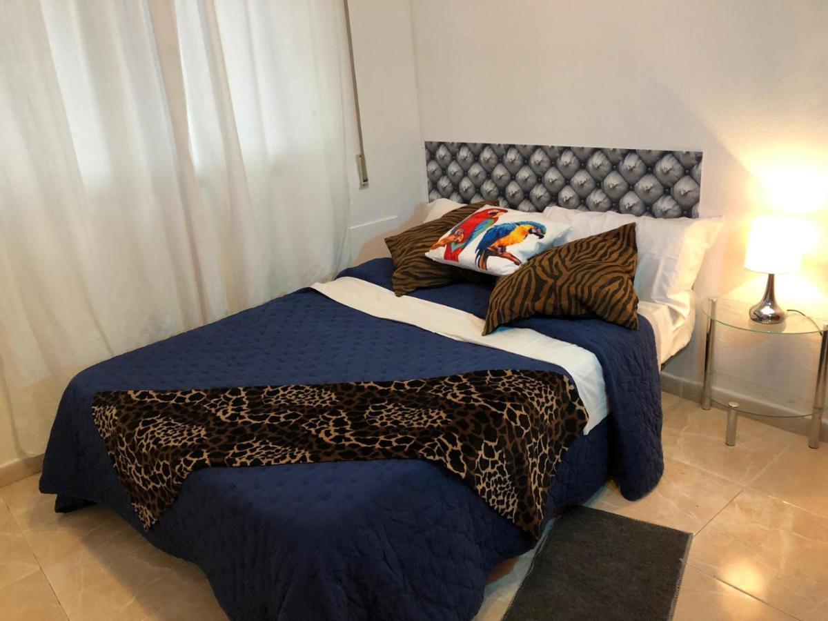 Bed and Breakfast La Reina De Gran Via - Parking Tph Madrid Esterno foto